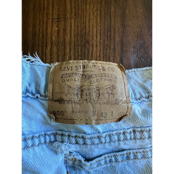 Vintage Levi's 550 Light Wash Distressed Denim Jean Shorts Jorts Size 42" Waist - Picture 7 of 13
